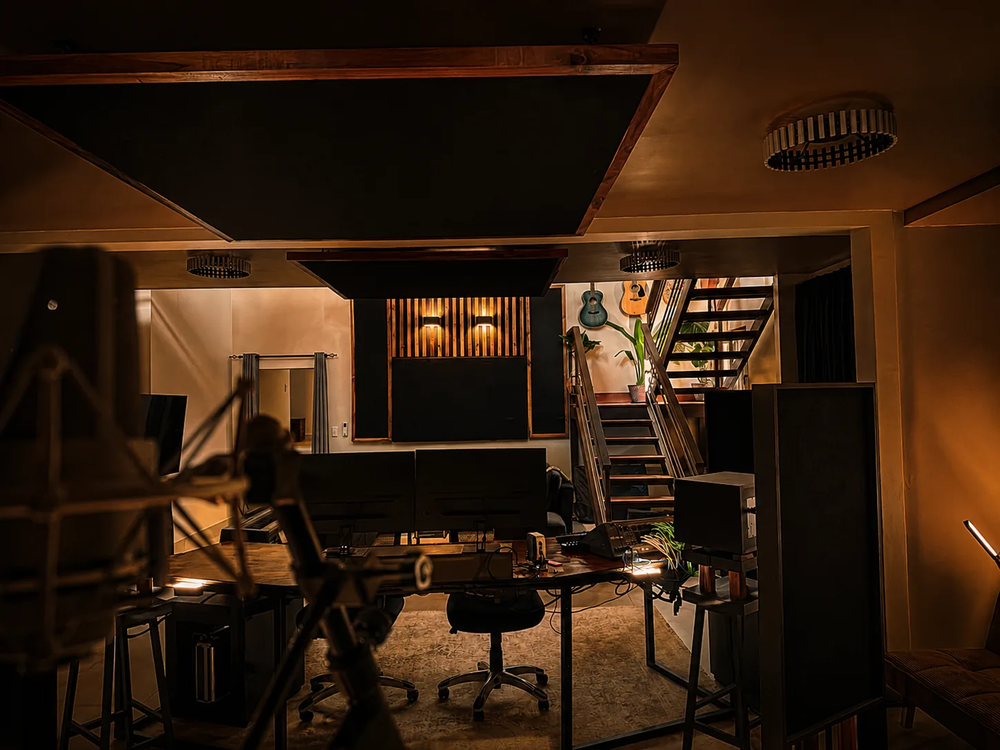 Detailed monitoring at Palacio Musical Studio